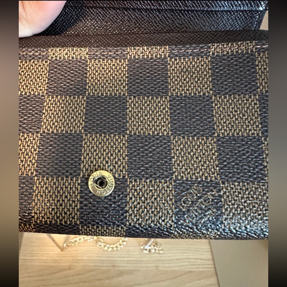 LOUIS VUITTON 
Damier Porte Monnaie Billets Tresor Bifold Wallet - Picture 8 of 16
